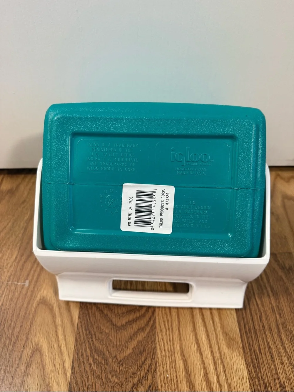 Igloo playmate mini Portable Cooler